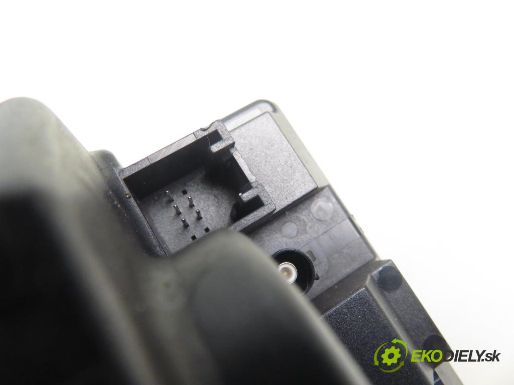 AUDI A6 (4F2, C6) SEDAN 2004 165,00 3.0 TDI quattro - BMK 2967,00 spinačka 4F0909131G (Spínacia skrinka)