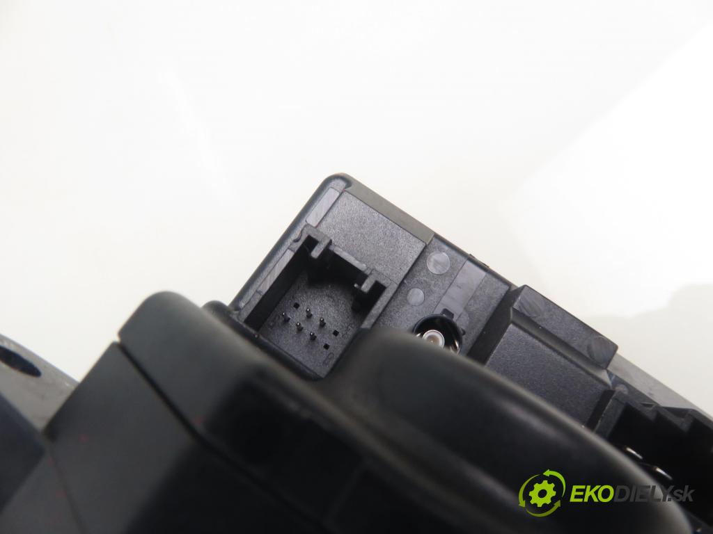 AUDI A6 (4F2, C6) SEDAN 2004 165,00 3.0 TDI quattro - BMK 2967,00 spinačka 4F0909131G (Spínacia skrinka)