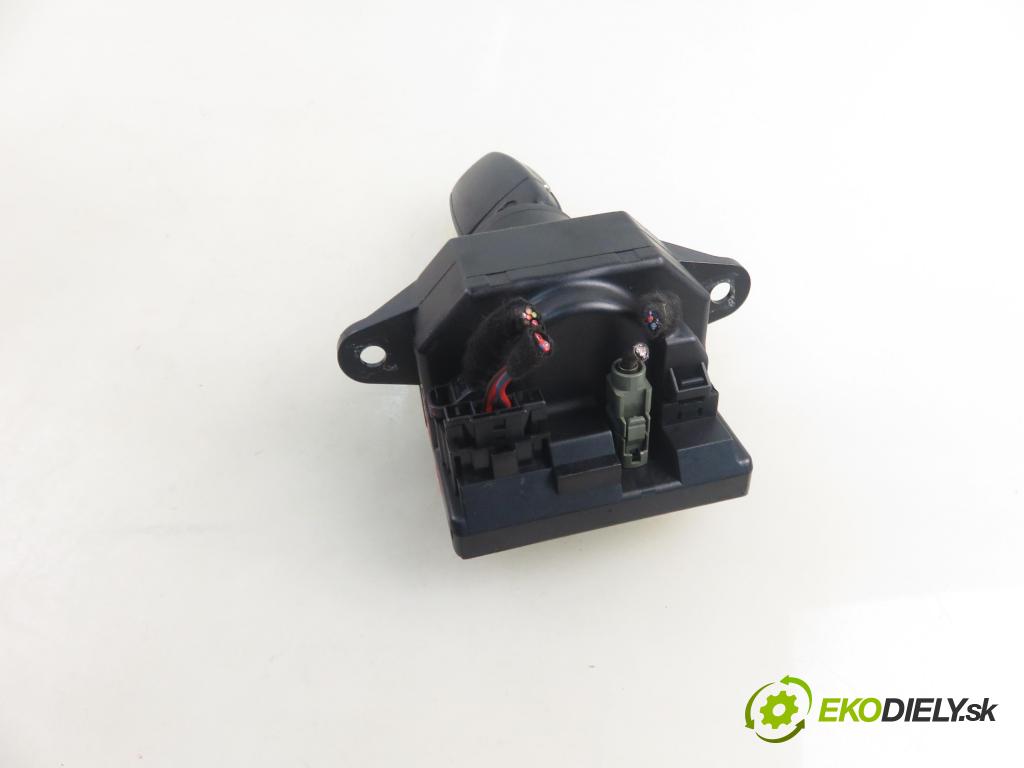 AUDI A6 (4F2, C6) SEDAN 2004 165,00 3.0 TDI quattro - BMK 2967,00 spinačka 4F0909131G (Spínacia skrinka)