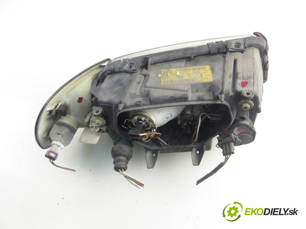 AUDI A4 (8D2, B5) SEDAN 1997 66,00 1.9 TDI - AHU 1896,00 světlo LP 8D0941003E