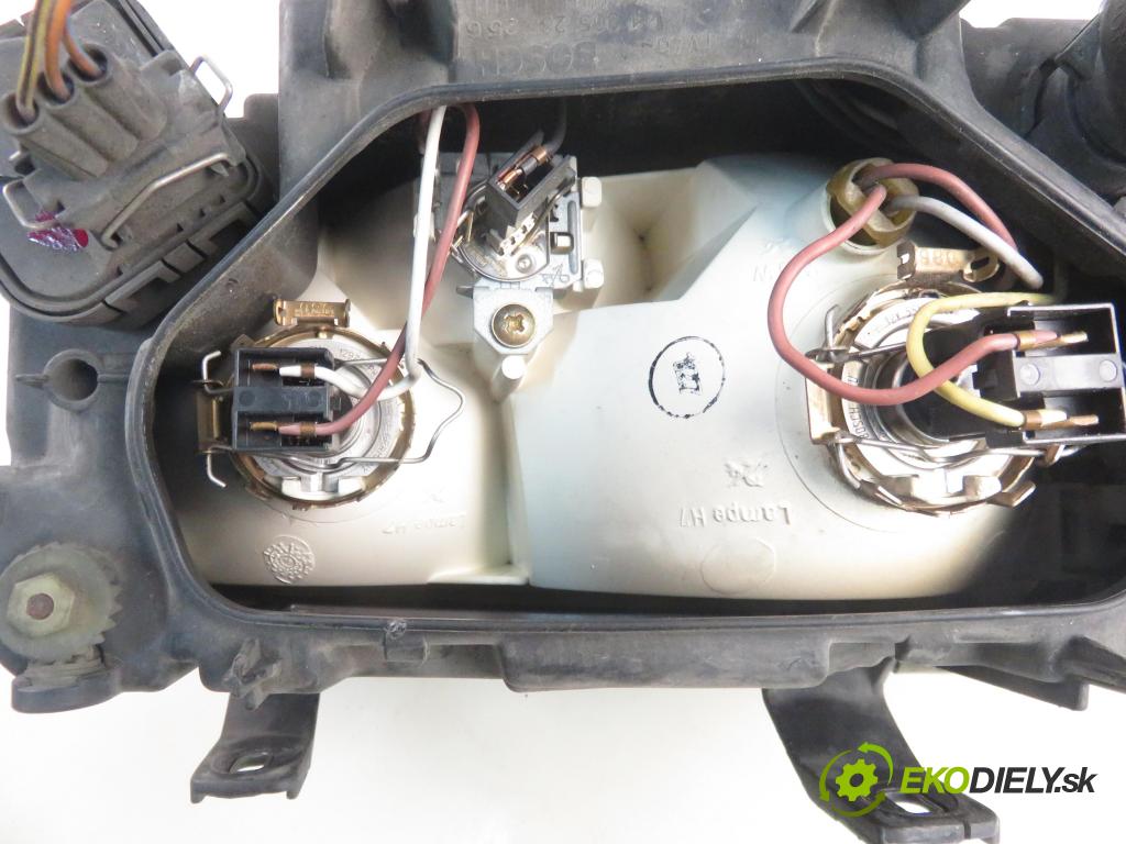 AUDI A4 (8D2, B5) SEDAN 1997 66,00 1.9 TDI - AHU 1896,00 světlo LP 8D0941003E