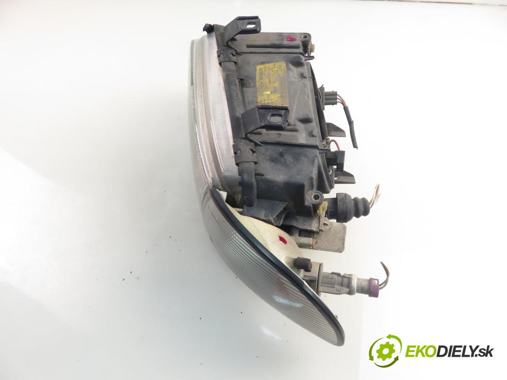 AUDI A4 (8D2, B5) SEDAN 1997 66,00 1.9 TDI - AHU 1896,00 světlo LP 8D0941003E