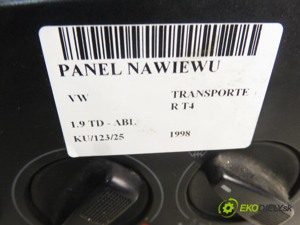 VW TRANSPORTER IV Skrzynia (70XA) FURGON 1998 50,00 1.9 TD 68 - ABL 1896,00 Panel kúrenia 701819045B