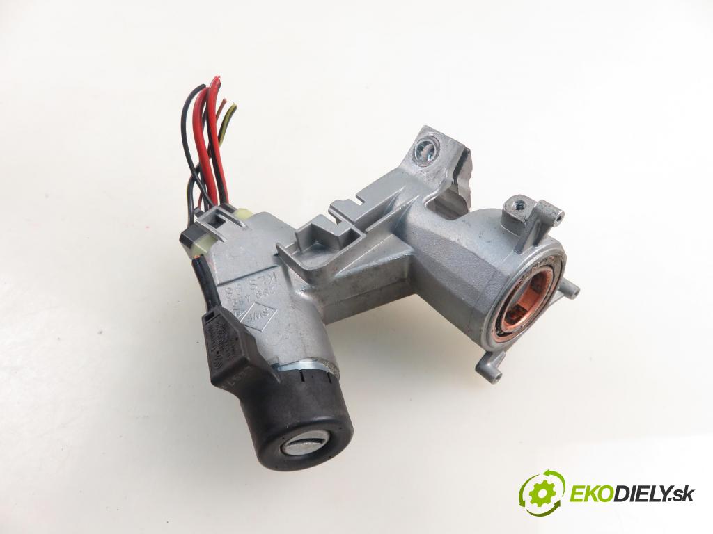 VW TRANSPORTER IV Skrzynia (70XA) FURGON 1998 50,00 1.9 TD 68 - ABL 1896,00 spinačka 701905851 (Spínacia skrinka)