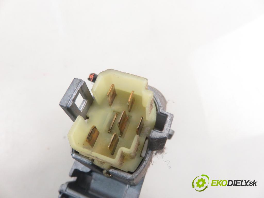 VW TRANSPORTER IV Skrzynia (70XA) FURGON 1998 50,00 1.9 TD 68 - ABL 1896,00 spinačka 701905851 (Spínacia skrinka)