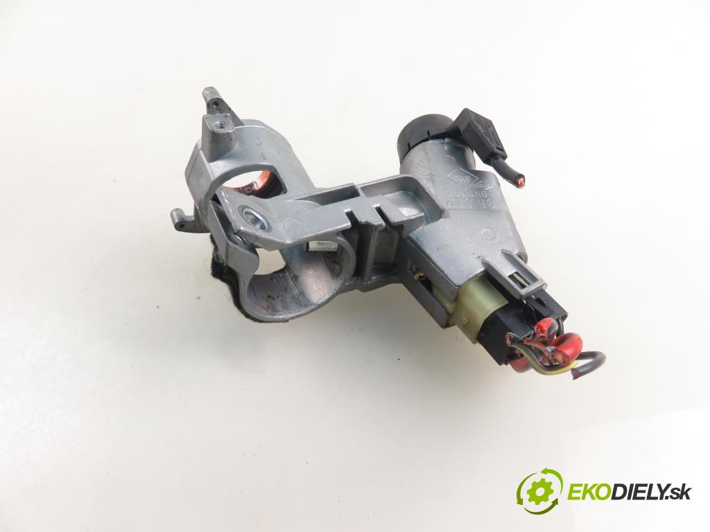 VW TRANSPORTER IV Skrzynia (70XA) FURGON 1998 50,00 1.9 TD 68 - ABL 1896,00 spinačka 701905851 (Spínacia skrinka)