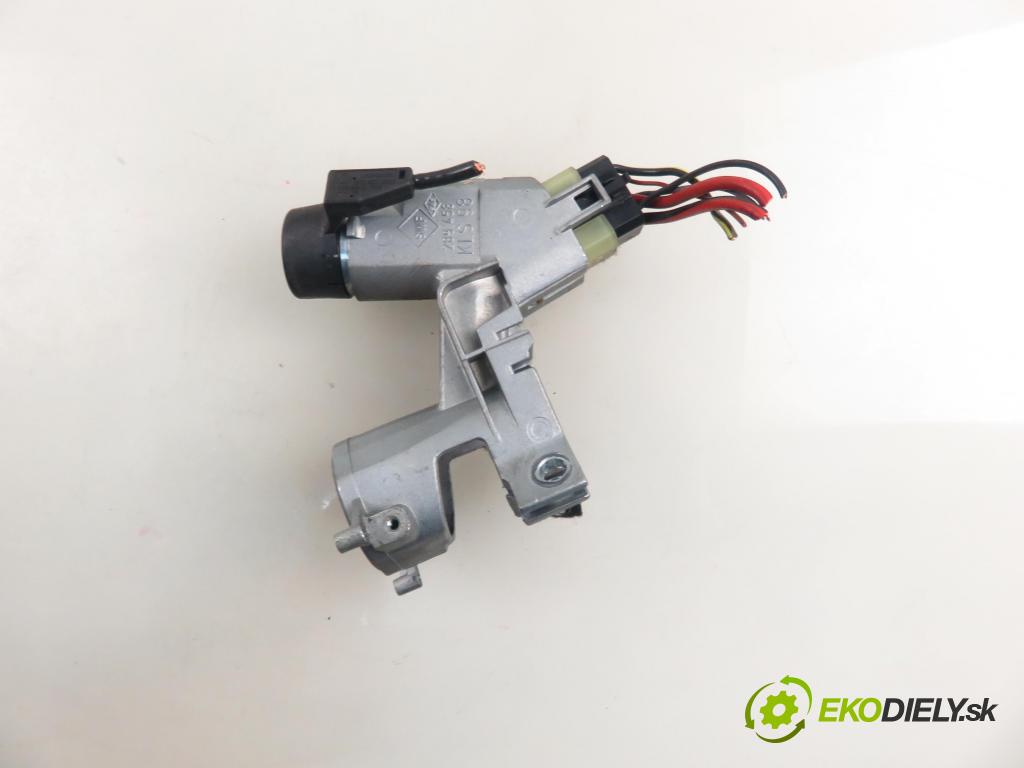 VW TRANSPORTER IV Skrzynia (70XA) FURGON 1998 50,00 1.9 TD 68 - ABL 1896,00 spinačka 701905851 (Spínacia skrinka)