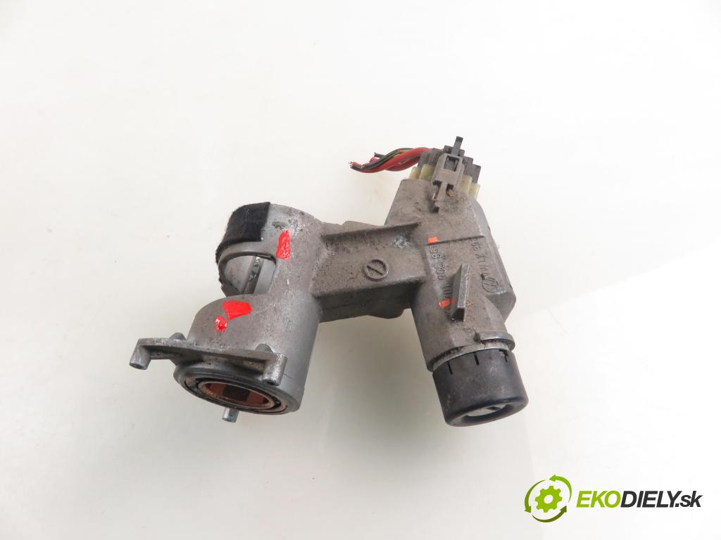 VW TRANSPORTER IV Skrzynia (70XA) FURGON 1998 50,00 1.9 TD 68 - ABL 1896,00 spinačka 701905851 (Spínacia skrinka)