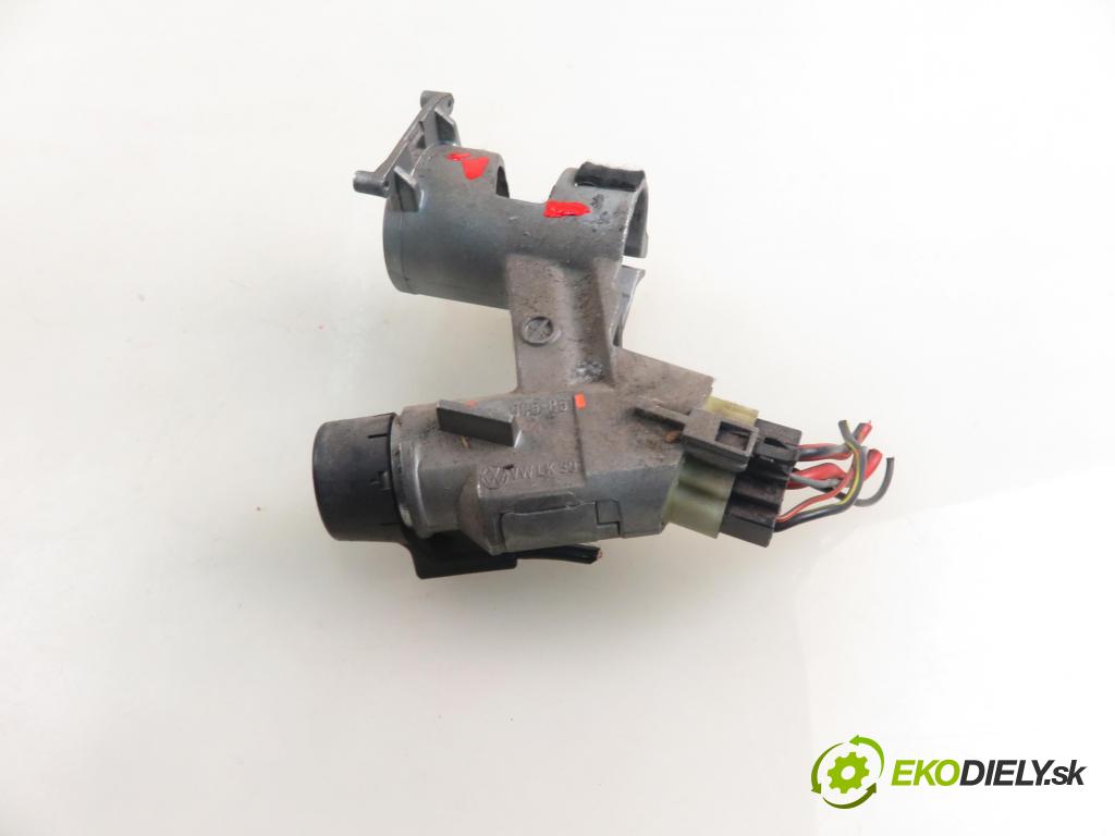 VW TRANSPORTER IV Skrzynia (70XA) FURGON 1998 50,00 1.9 TD 68 - ABL 1896,00 spinačka 701905851 (Spínacia skrinka)