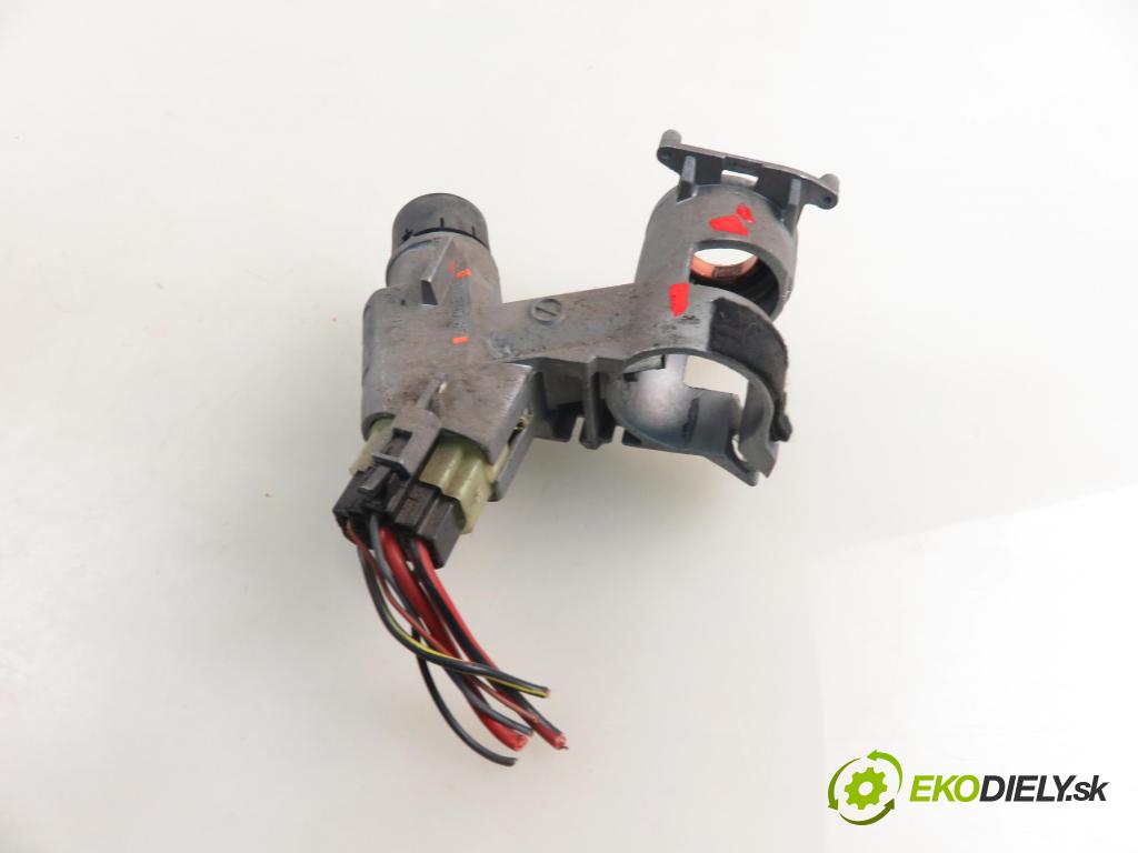 VW TRANSPORTER IV Skrzynia (70XA) FURGON 1998 50,00 1.9 TD 68 - ABL 1896,00 spinačka 701905851 (Spínacia skrinka)