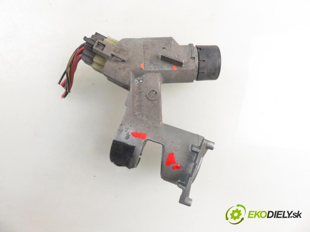 VW TRANSPORTER IV Skrzynia (70XA) FURGON 1998 50,00 1.9 TD 68 - ABL 1896,00 spinačka 701905851 (Spínacia skrinka)