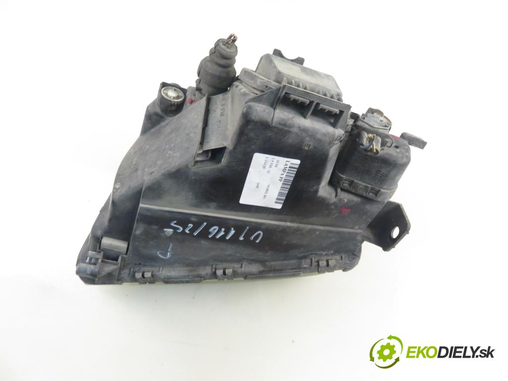 AUDI A4 (8D2, B5) SEDAN 1995 66,00 1.9 TDI - 1Z 1896,00 světlo PP