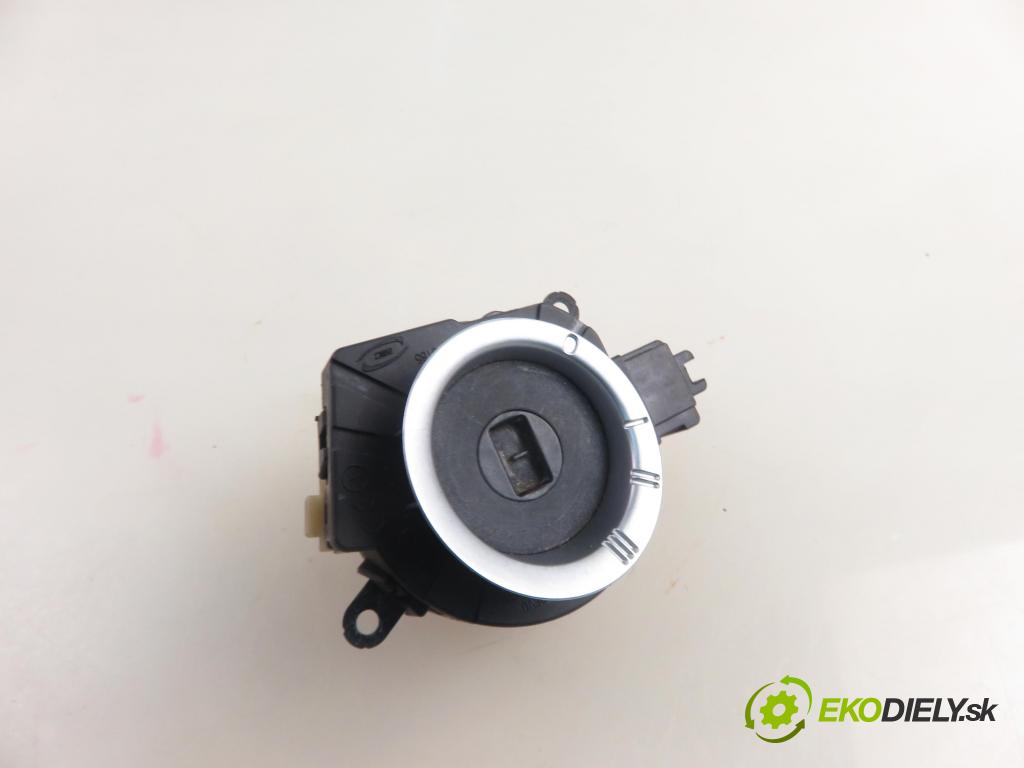 VOLVO S40 II (MS) SEDAN 2005 92,00 1.8 125 - B 4184 S11 1798,00 spinačka 30659837 (Spínacia skrinka)