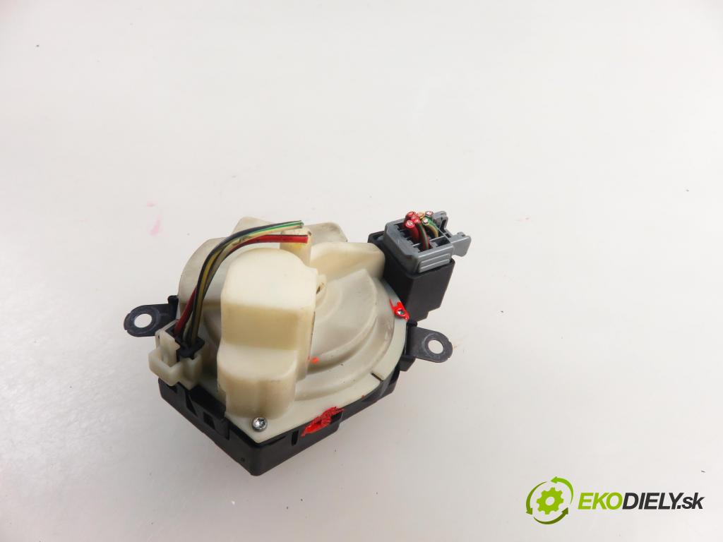 VOLVO S40 II (MS) SEDAN 2005 92,00 1.8 125 - B 4184 S11 1798,00 spinačka 30659837 (Spínacia skrinka)