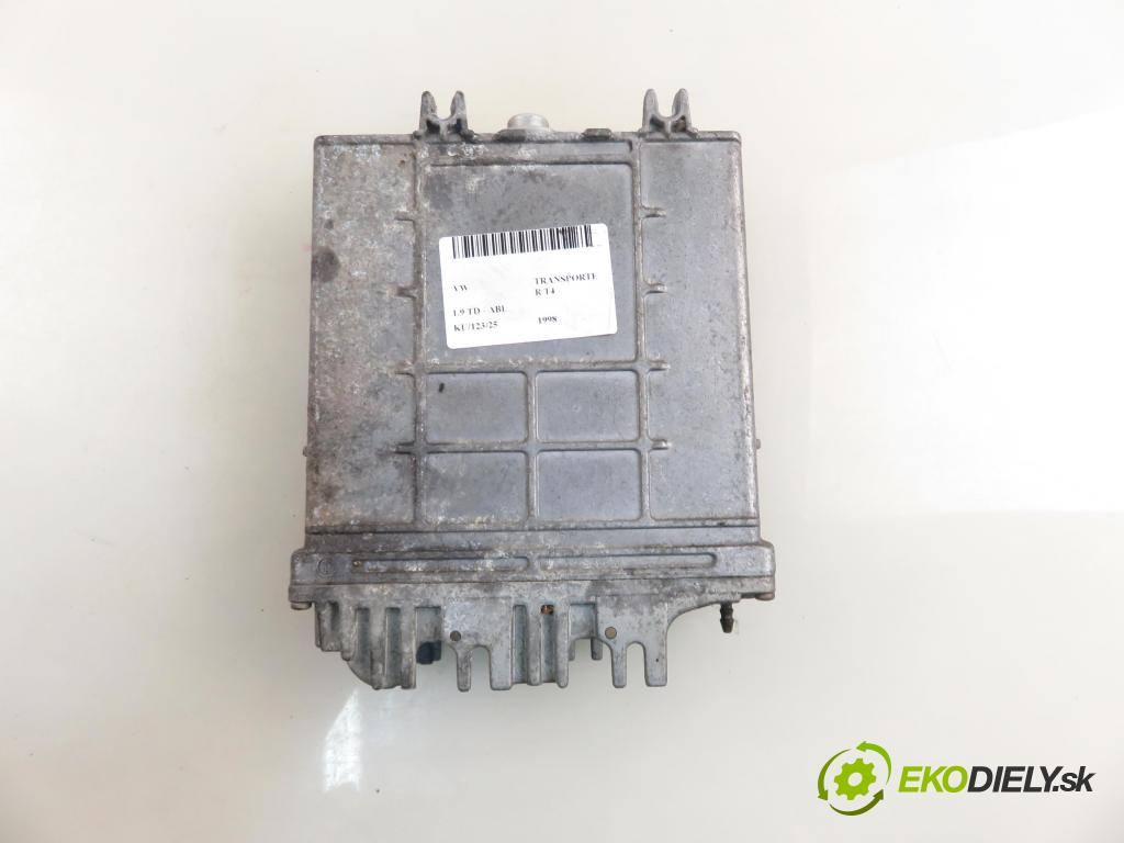 VW TRANSPORTER IV Skrzynia (70XA) FURGON 1998 50,00 1.9 TD 68 - ABL 1896,00 Riadiaca jednotka Motor 028906021HD ; 0281001729