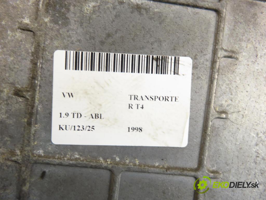 VW TRANSPORTER IV Skrzynia (70XA) FURGON 1998 50,00 1.9 TD 68 - ABL 1896,00 Riadiaca jednotka Motor 028906021HD ; 0281001729