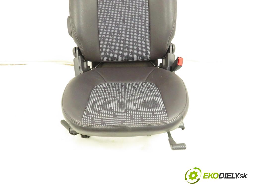 MERCEDES-BENZ KLASA A (W168) HB 2000 75,00 1.6 102 A 160  M 166.960 1598,00 Sedadlo 2 rad pravy