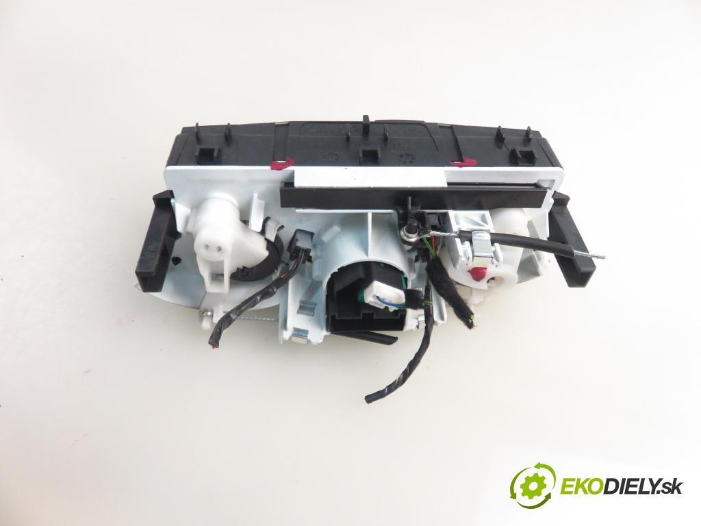 PEUGEOT 301 SEDAN 2013 85,00 1.6 VTi 115 - NFP (EC5) 1587,00 Panel kúrenia KLIMATIZACE: