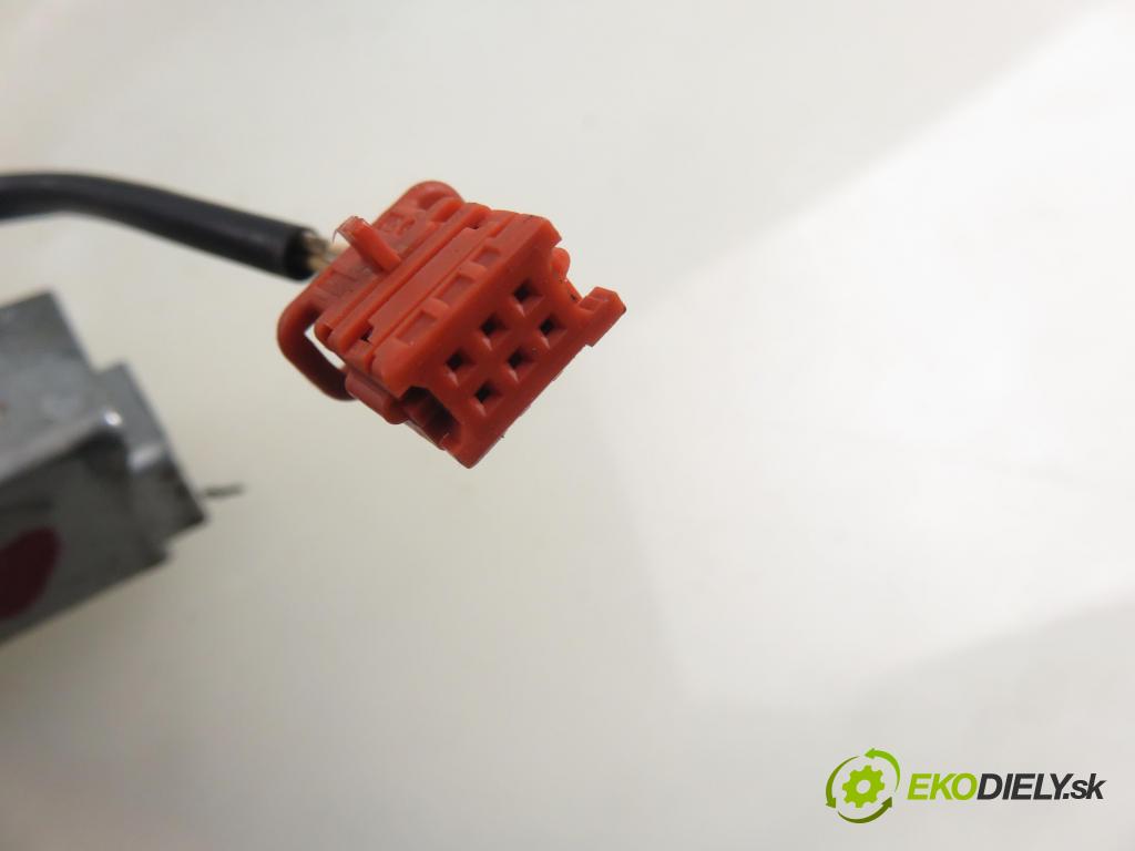 PEUGEOT 307 (3A/C) HB 2005 80,00 1.6 HDi 110 1560,00 spinačka 36353100 ; 9648445180 (Spínacia skrinka)