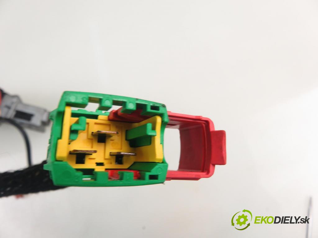 PEUGEOT 307 (3A/C) HB 2005 80,00 1.6 HDi 110 1560,00 spinačka 36353100 ; 9648445180 (Spínacia skrinka)