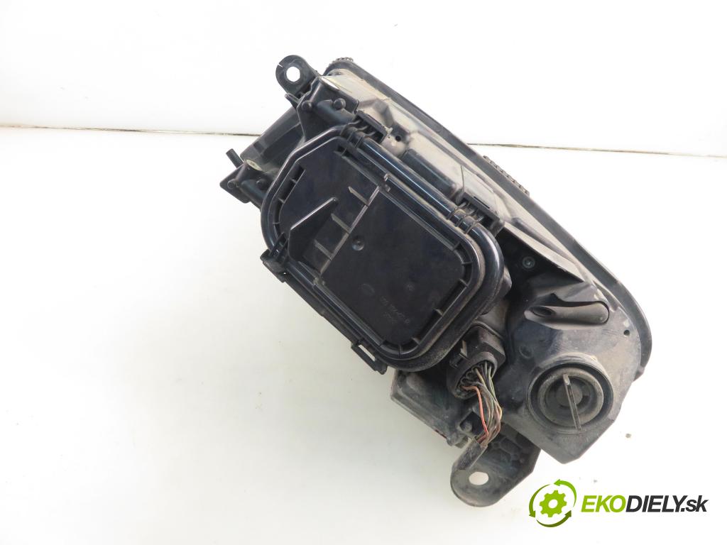 AUDI A6 (4F2, C6) SEDAN 2004 165,00 3.0 TDI quattro - BMK 2967,00 světlo PP 4F0941030AK