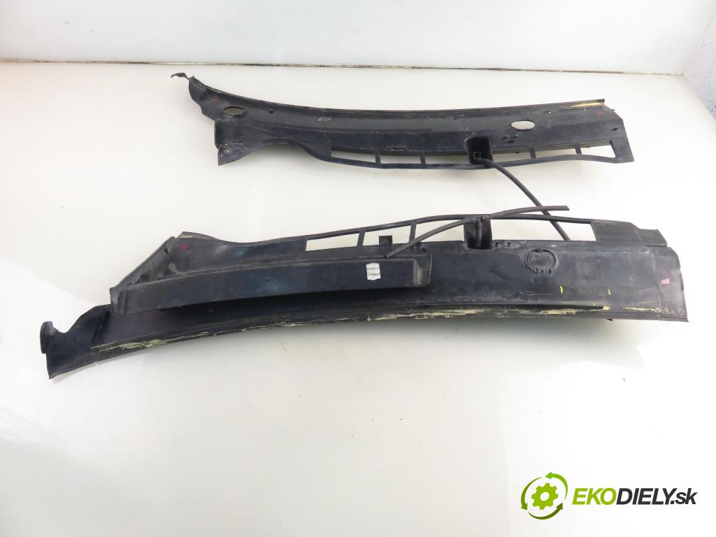 SKODA OCTAVIA I Combi (1U5) KOMBI 2005 66,00 1.9 TDI 90 - ALH 1896,00 Torpédo, plast pod čelné okno 1U0819404C ; 1U0819403C (Torpédo (plast pod čelným sklom))