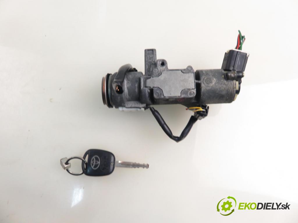 TOYOTA AVENSIS Kombi (_T25_) KOMBI 2005 110,00 2.2 D-4D (ADT251) 150 - 2AD-FTV 2231,00 spinačka 450200504 ; 8978305010 (Spínacia skrinka)