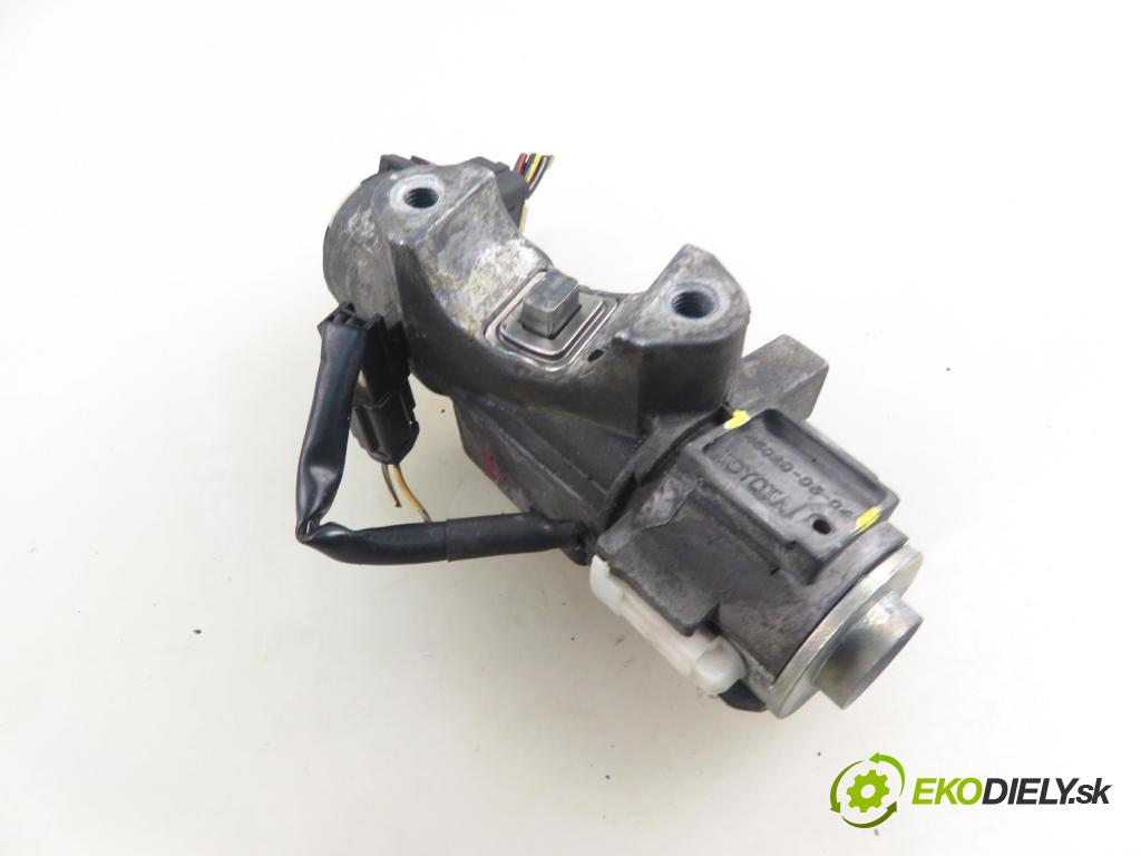 TOYOTA AVENSIS Kombi (_T25_) KOMBI 2005 110,00 2.2 D-4D (ADT251) 150 - 2AD-FTV 2231,00 spinačka 450200504 ; 8978305010 (Spínacia skrinka)