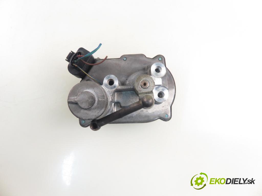 AUDI A6 (4F2, C6) SEDAN 2004 165,00 3.0 TDI quattro - BMK 2967,00 Nastavovač turba 059145725K ; A2C53308523 (Motorček ostatné)