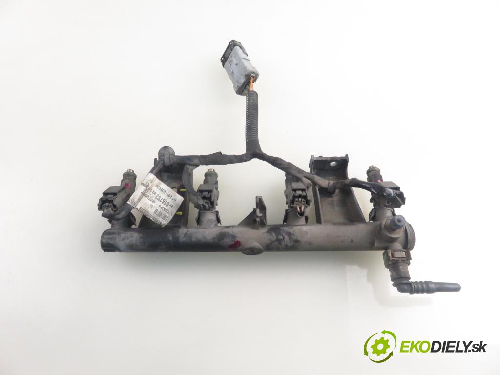 PEUGEOT 301 SEDAN 2013 85,00 1.6 VTi 115 - NFP (EC5) 1587,00 Lišta vstrekovacia 9676869280 ; DEKA74 (Vstrekovacia lišta)