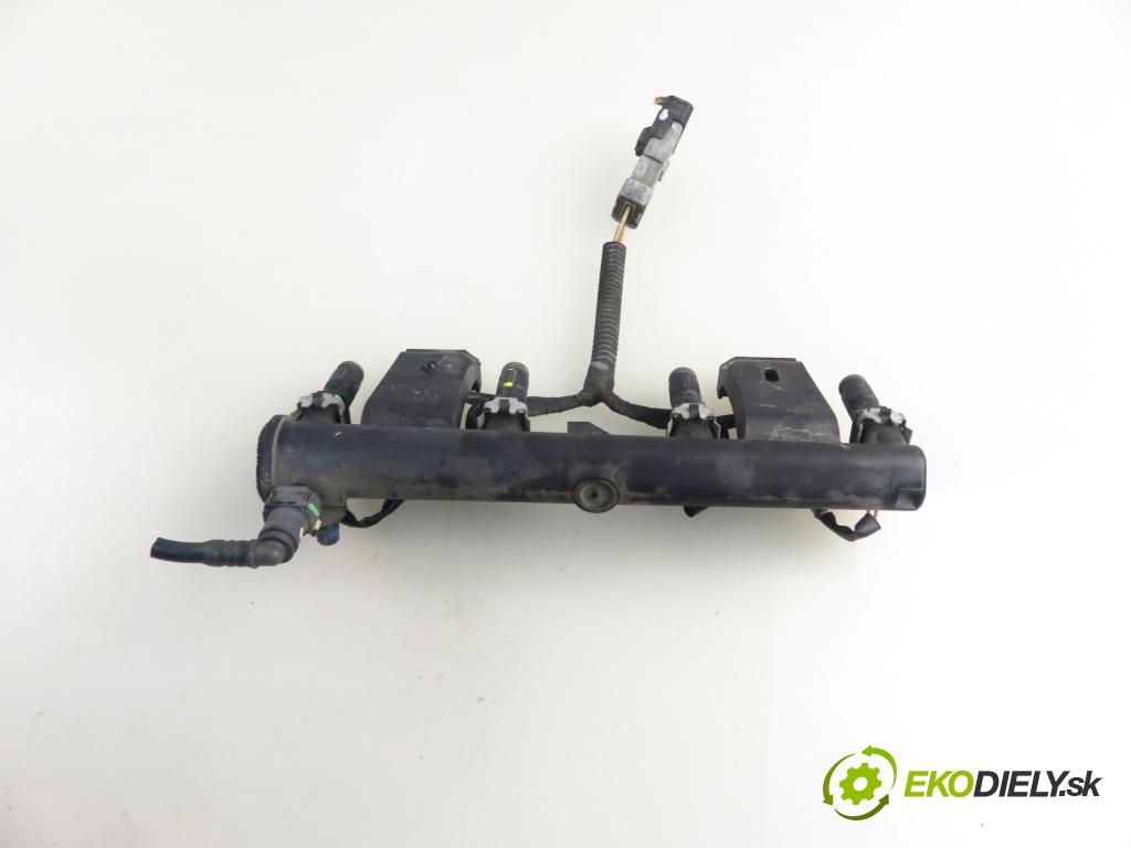 PEUGEOT 301 SEDAN 2013 85,00 1.6 VTi 115 - NFP (EC5) 1587,00 Lišta vstrekovacia 9676869280 ; DEKA74 (Vstrekovacia lišta)