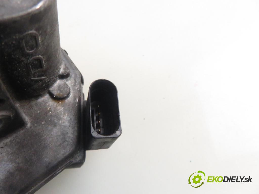 AUDI A6 (4F2, C6) SEDAN 2004 165,00 3.0 TDI quattro - BMK 2967,00 Nastavovač zvod, potrubie A2C53022954 ; 059129086 (Motorček ostatné)