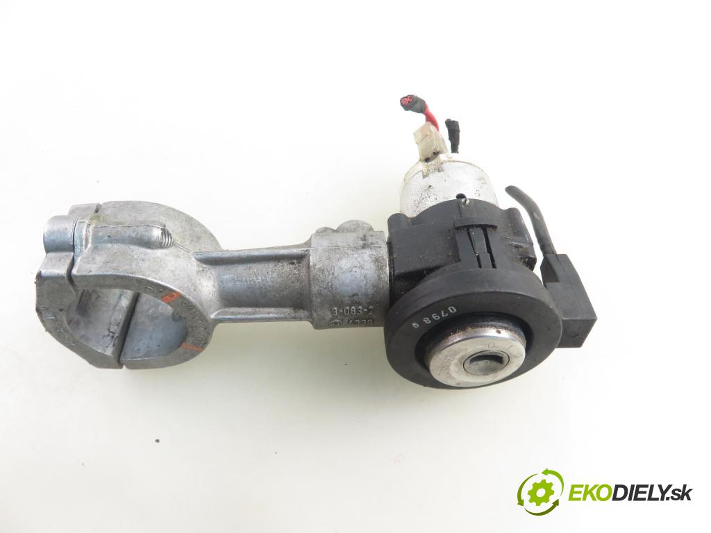 SKODA FELICIA II (6U1) HB 1998 43,00 1.3 - AMJ 1289,00 spinačka 441022221176 (Spínacia skrinka)