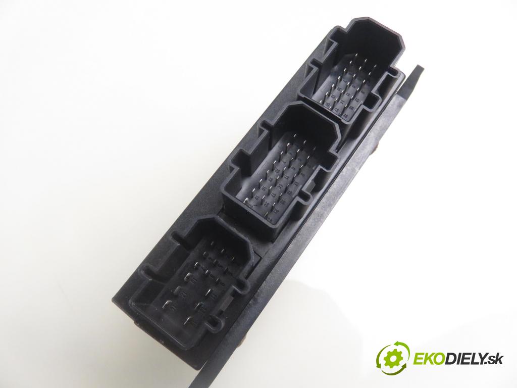 VW PASSAT B5.5 (3B3) SEDAN 2003 74,00 1.9 TDI PD 101 - AVB 1896,00 MODUL komfortu 1C0959799A