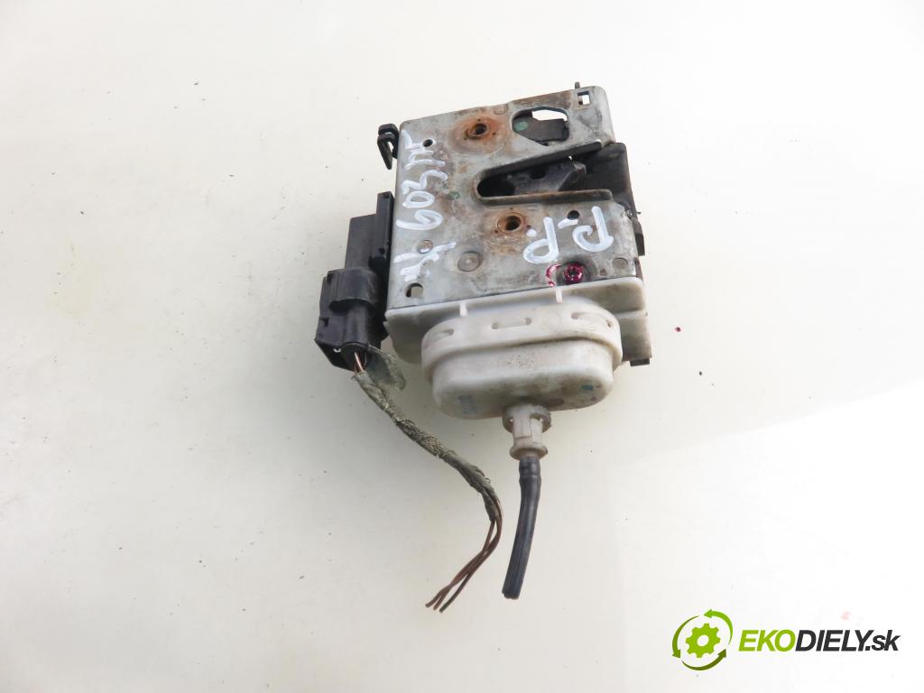 AUDI A3 (8L1) HB 2001 81,00 1.9 TDI - ASV 1896,00 zámok 8L1837016C