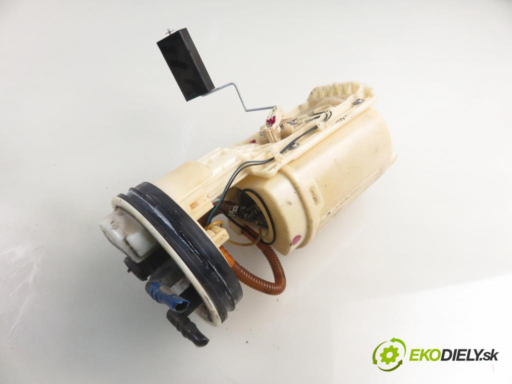 VW GOLF IV (1J1) HB 1998 55,00 1.4 16V 75 - AKQ 1390,00 Pumpa paliva 1J0919051D