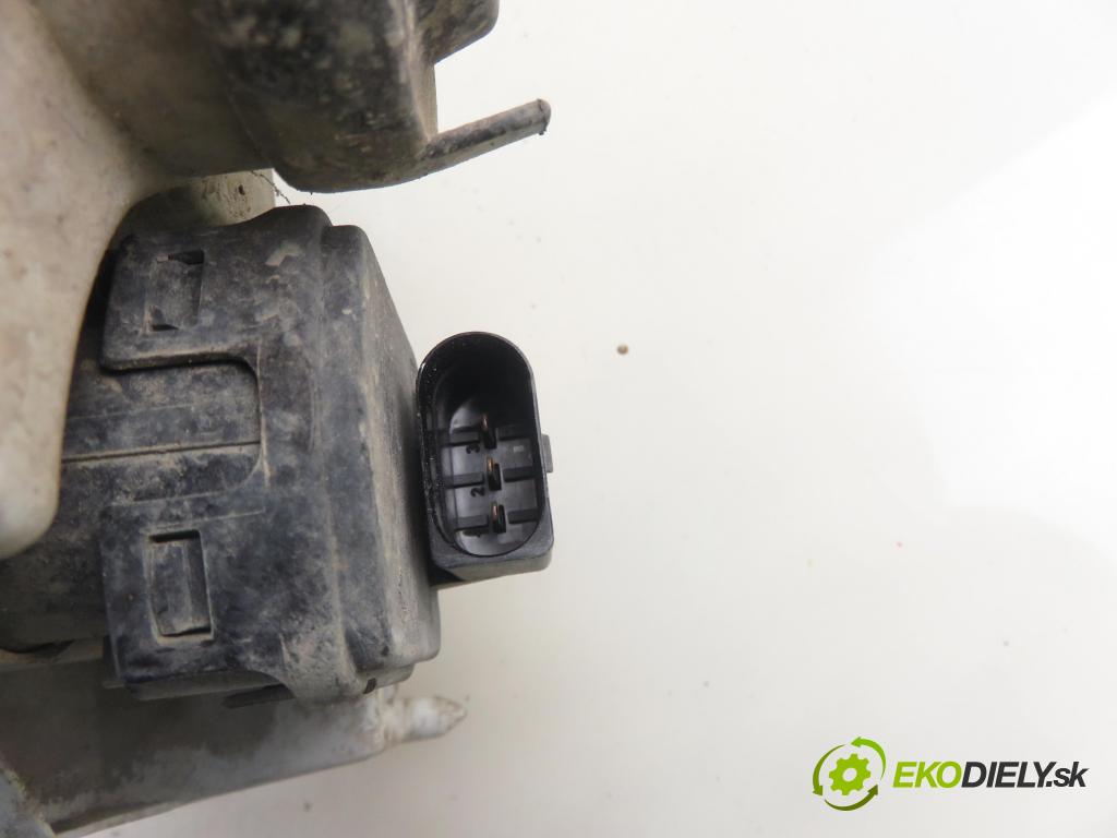 SKODA OCTAVIA I (1U2) LIFTBACK 1998 74,00 1.6 - AKL 1595,00 Svetlo PP
