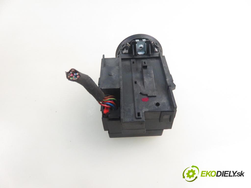 VW PASSAT B6 (3C2) SEDAN 2007 103,00 2.0 TDI - BMP 1968,00 spinačka 3C0905843Q (Spínacia skrinka)