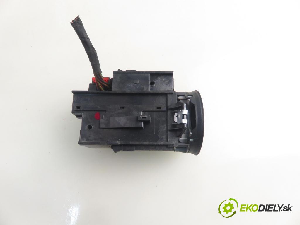 VW PASSAT B6 (3C2) SEDAN 2007 103,00 2.0 TDI - BMP 1968,00 spinačka 3C0905843Q (Spínacia skrinka)