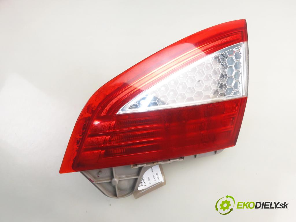 FORD MONDEO IV sedan (BA7) SEDAN 2008 92,00 1.8 TDCi - KHBA 1753,00 Svetlo pravé zadné kufor