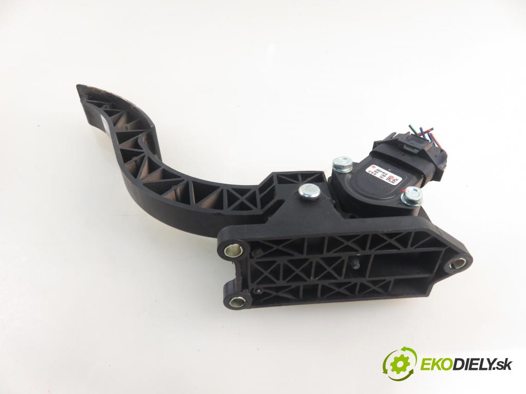 KIA SORENTO I (JC) SUV 2007 125,00 2.5 CRDi 170 - D4CB 2497,00 Potenciometer plynu 351904X600 (Potenciometer plynového pedálu)