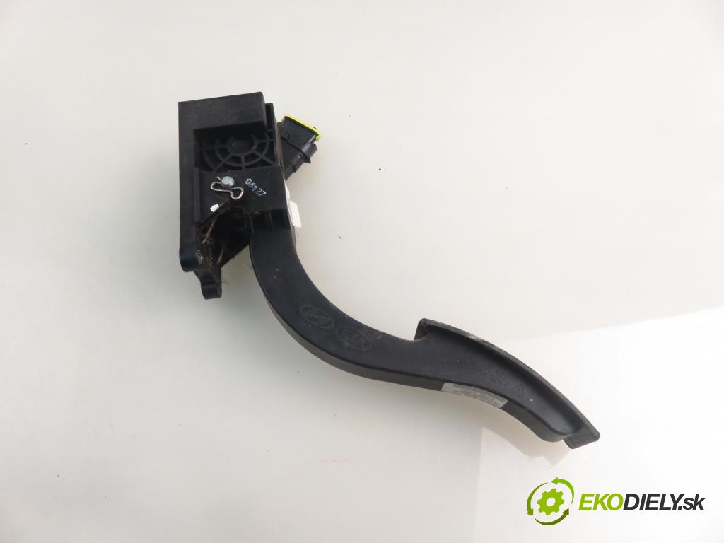 KIA SORENTO I (JC) SUV 2007 125,00 2.5 CRDi 170 - D4CB 2497,00 Potenciometer plynu 351904X600 (Potenciometer plynového pedálu)