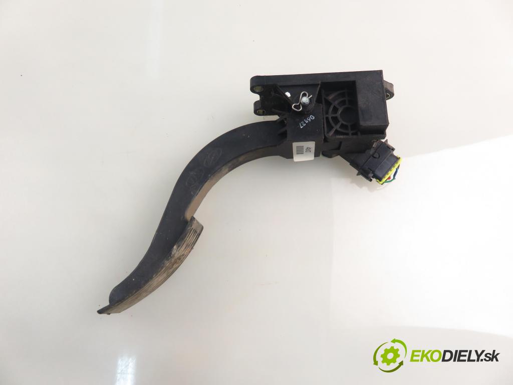 KIA SORENTO I (JC) SUV 2007 125,00 2.5 CRDi 170 - D4CB 2497,00 Potenciometer plynu 351904X600 (Potenciometer plynového pedálu)