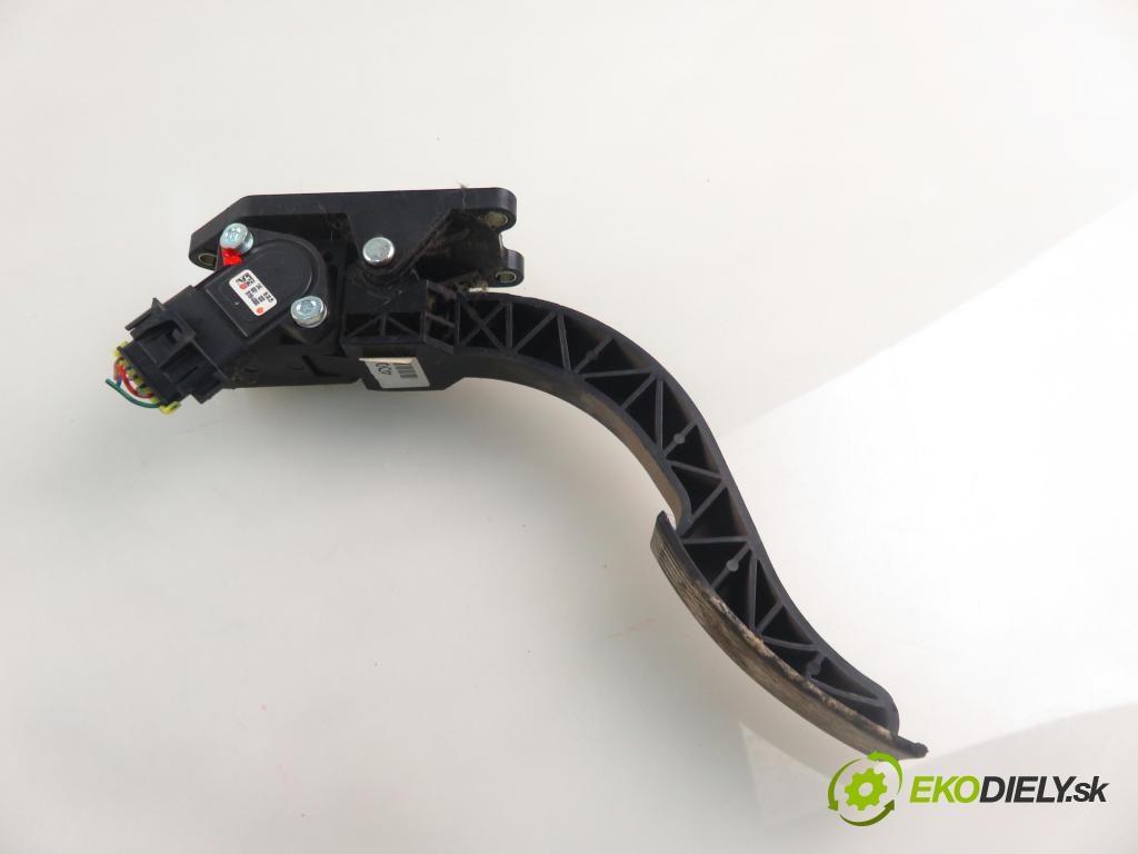 KIA SORENTO I (JC) SUV 2007 125,00 2.5 CRDi 170 - D4CB 2497,00 Potenciometer plynu 351904X600 (Potenciometer plynového pedálu)