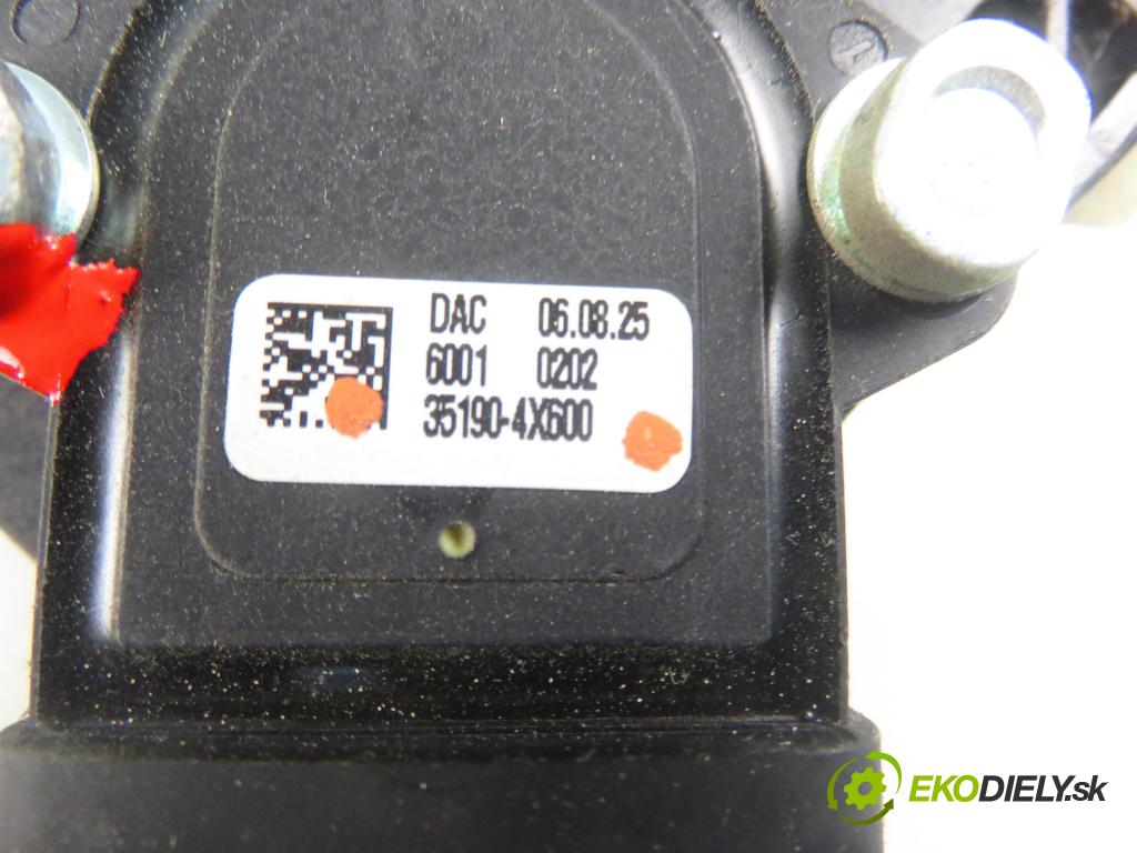 KIA SORENTO I (JC) SUV 2007 125,00 2.5 CRDi 170 - D4CB 2497,00 Potenciometer plynu 351904X600 (Potenciometer plynového pedálu)