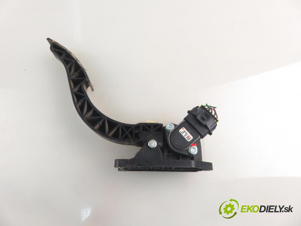 KIA SORENTO I (JC) SUV 2007 125,00 2.5 CRDi 170 - D4CB 2497,00 Potenciometer plynu 351904X600 (Potenciometer plynového pedálu)