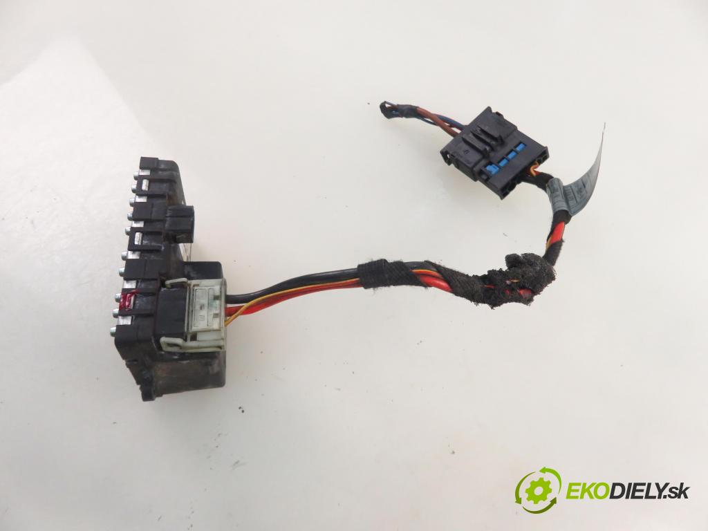 BMW 5 (E60) SEDAN 2004 125,00 520 i - 170 M54 B22 (226S1) 2171,00 rezistor / reostat kúrenia 6937774