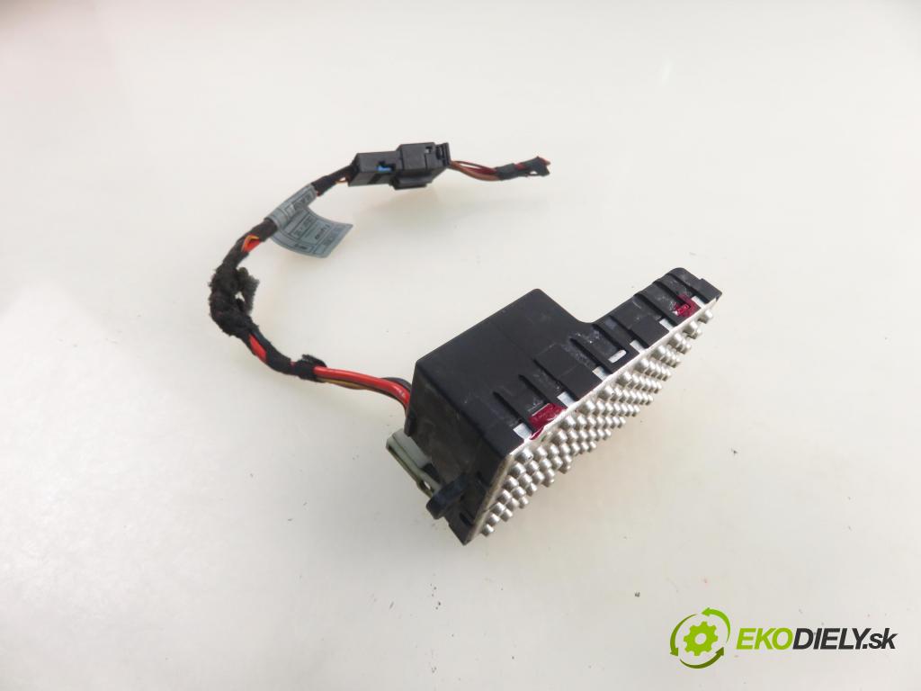 BMW 5 (E60) SEDAN 2004 125,00 520 i - 170 M54 B22 (226S1) 2171,00 rezistor / reostat kúrenia 6937774