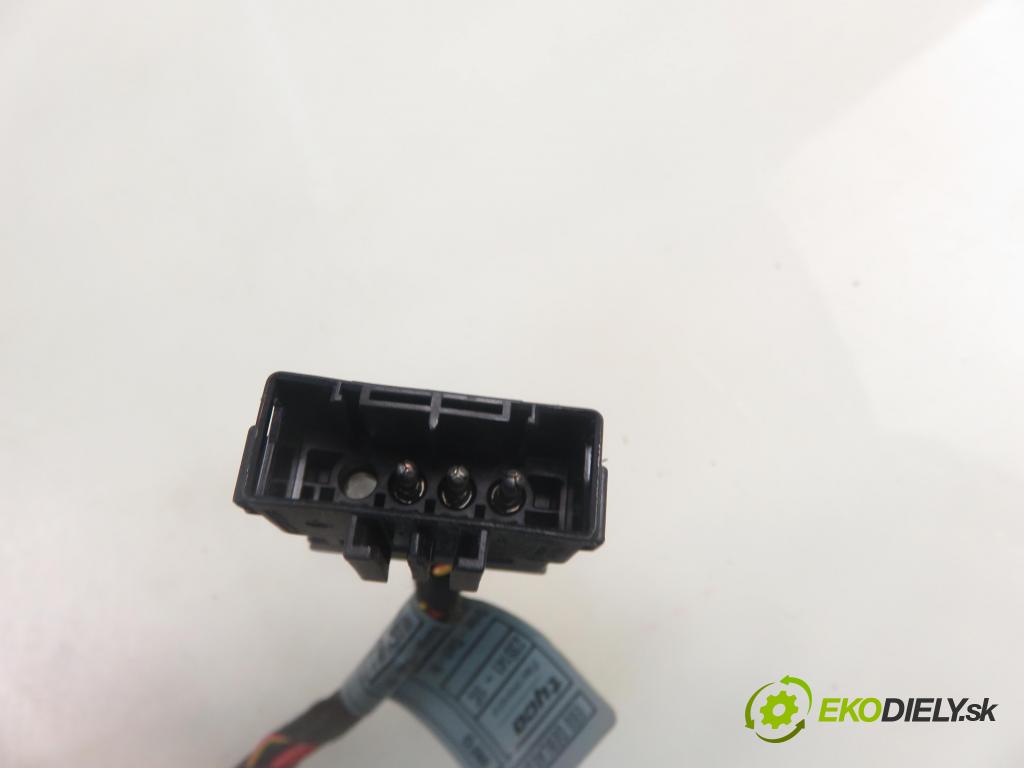 BMW 5 (E60) SEDAN 2004 125,00 520 i - 170 M54 B22 (226S1) 2171,00 rezistor / reostat kúrenia 6937774