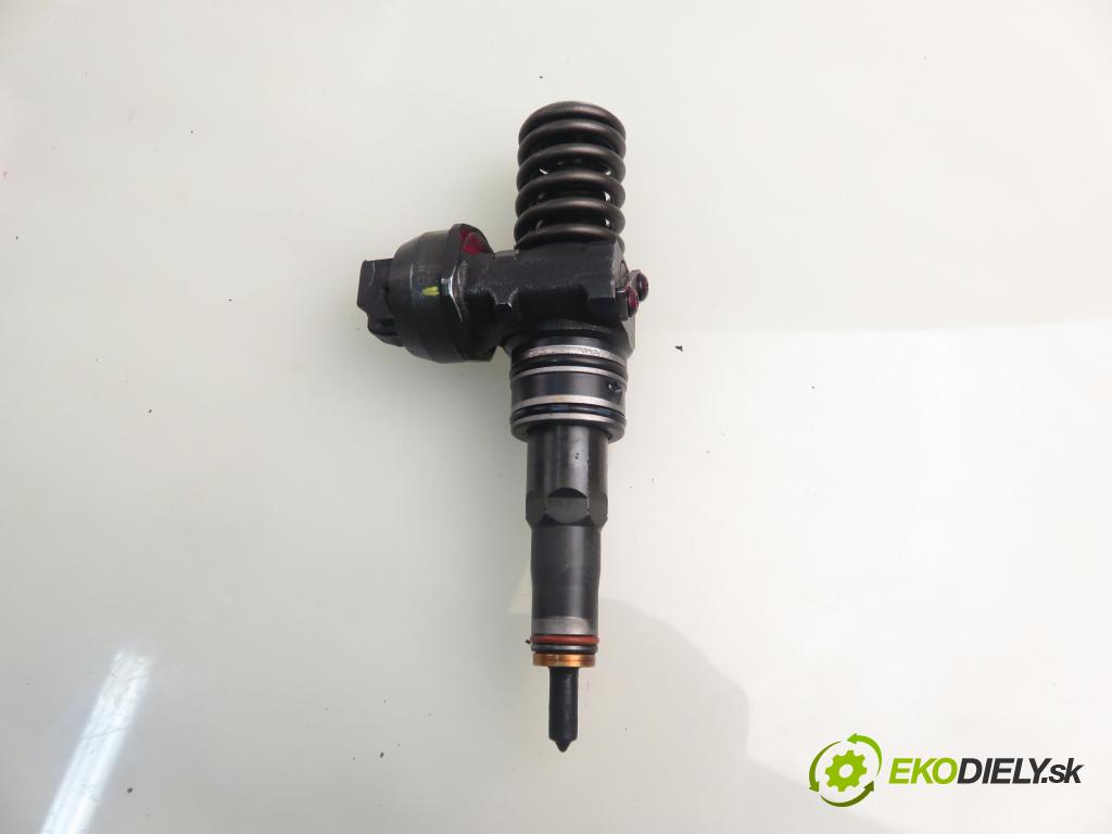 VW CADDY III Variant (2KB, 2KJ, 2CB, 2CJ) KOMBIVAN 2005 77,00 1.9 TDI - BJB 1896,00 Vstrekovač 038130073AG ; 0414720215 (Vstrekovač paliva)